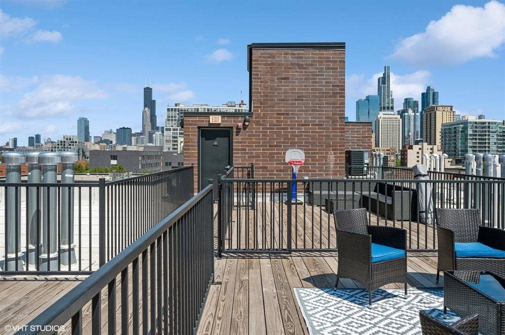 Near-New Condo Rm - LGBTQ-Friendly