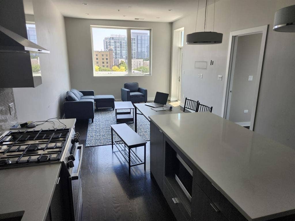 Near-New Condo Rm - LGBTQ-Friendly