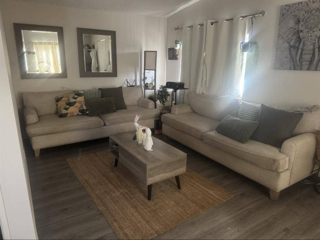 Shared home Room for rent b