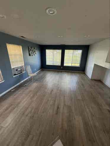 Urgently looking for a roommate