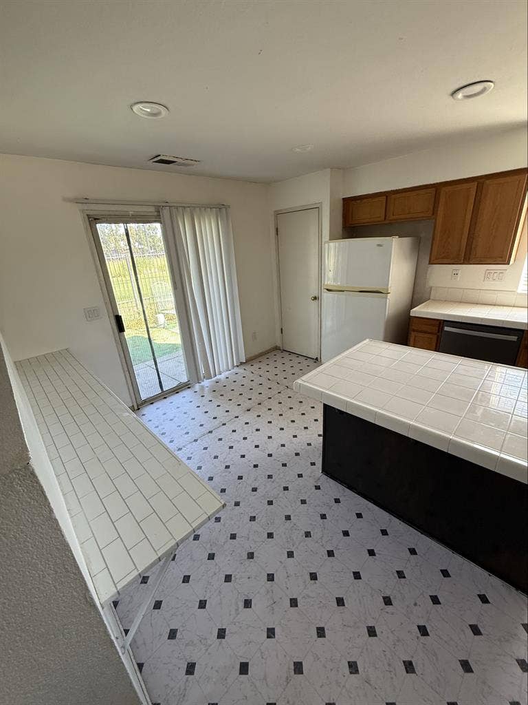 Urgently looking for a roommate