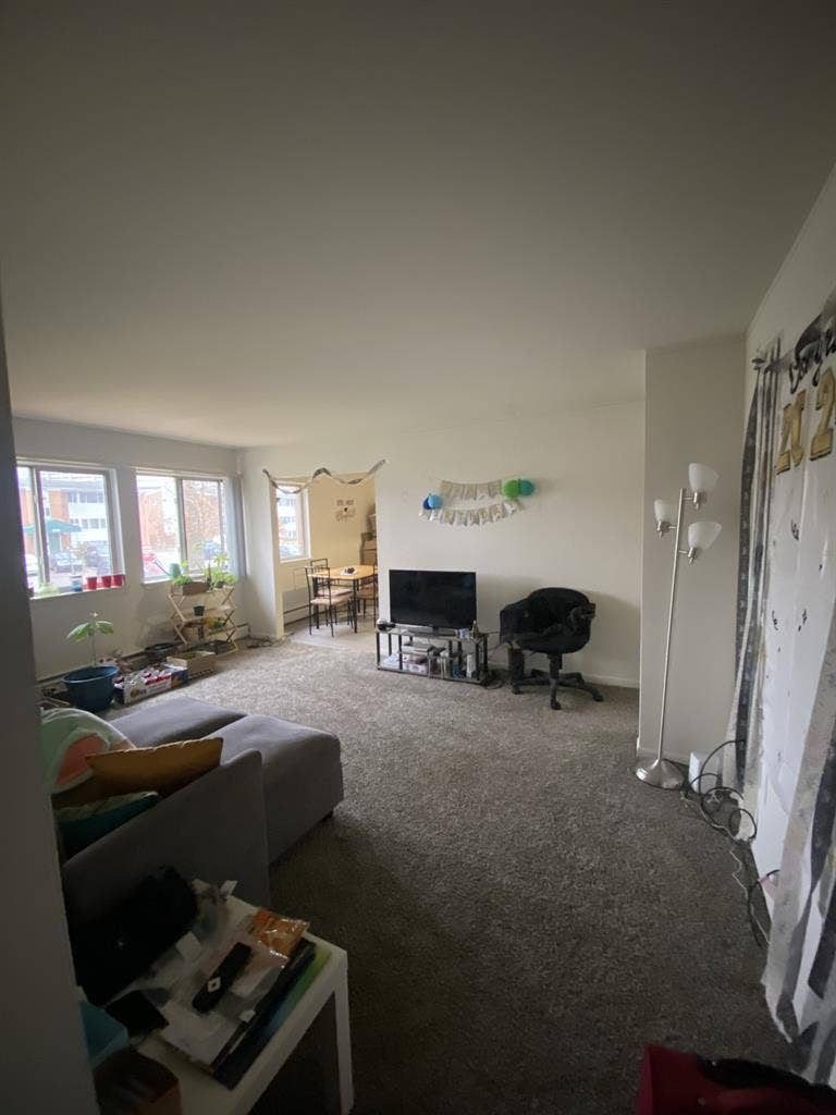 SUMMER LEASE - PRICE NEGOTIABLE