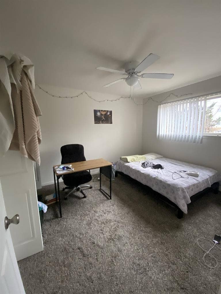 SUMMER LEASE - PRICE NEGOTIABLE