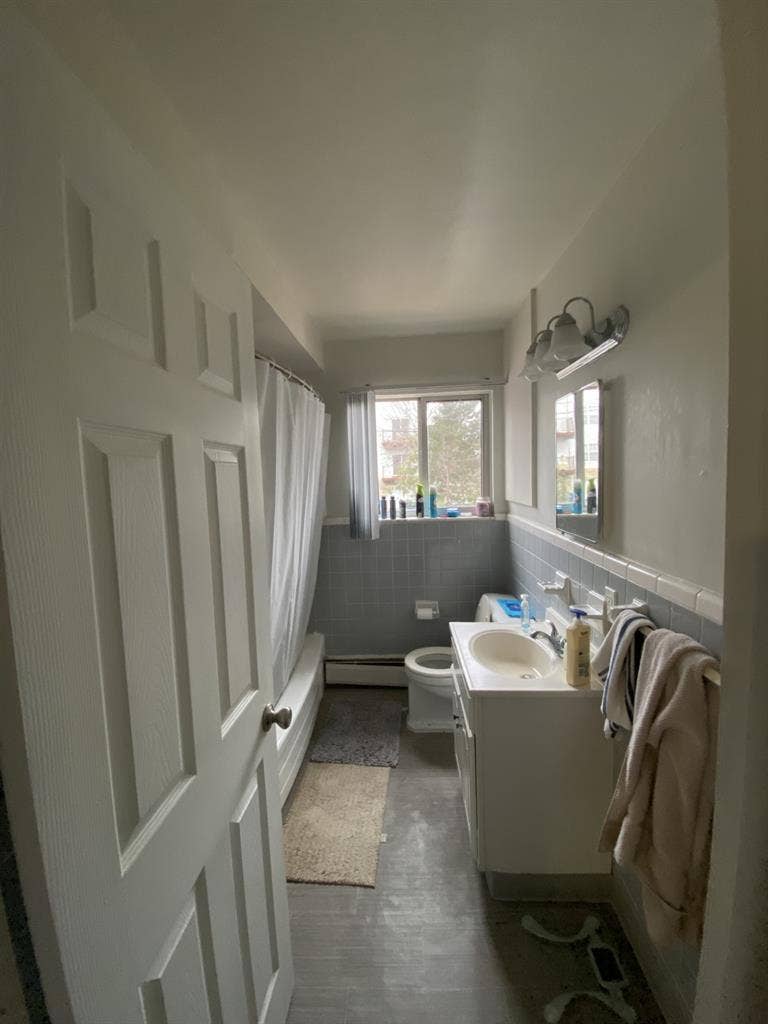SUMMER LEASE - PRICE NEGOTIABLE