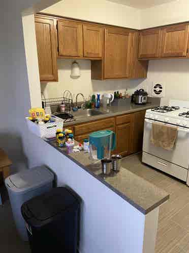 SUMMER LEASE - PRICE NEGOTIABLE
