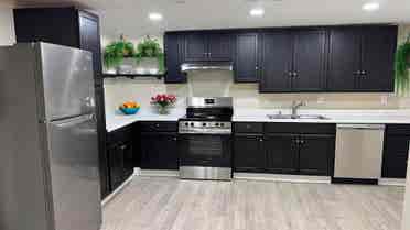 Large Master Room Close: ASU, Rail