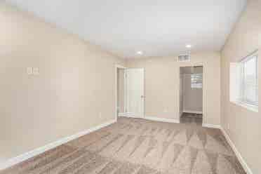 Large Master Room Close: ASU, Rail