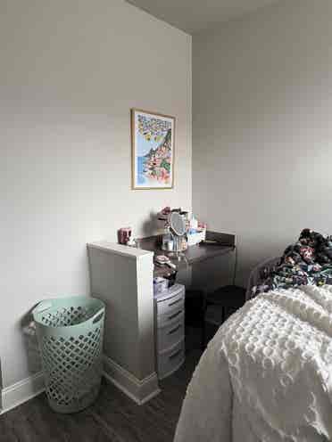Bedroom/bathroom in an apartment