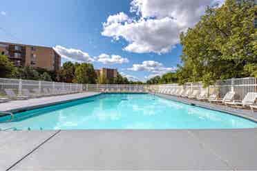 Room for rent! Great location