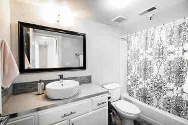 Private room with bathroom in PC