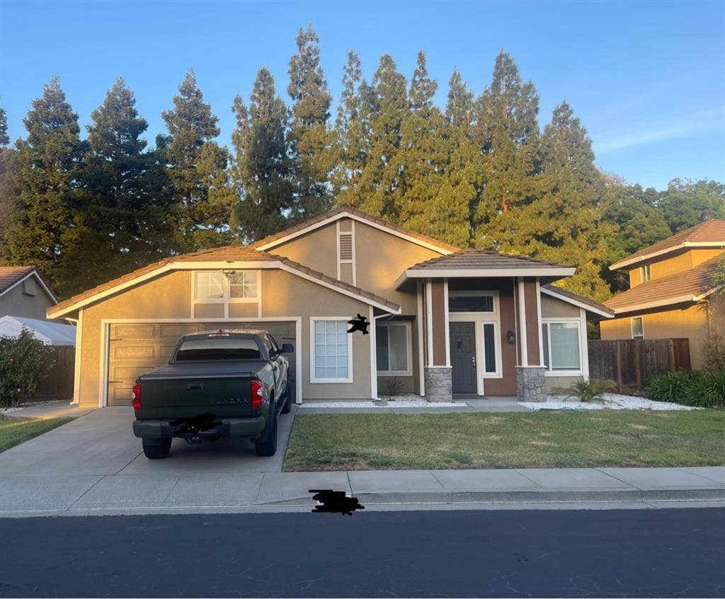 4 bedroom home with rooms for rent