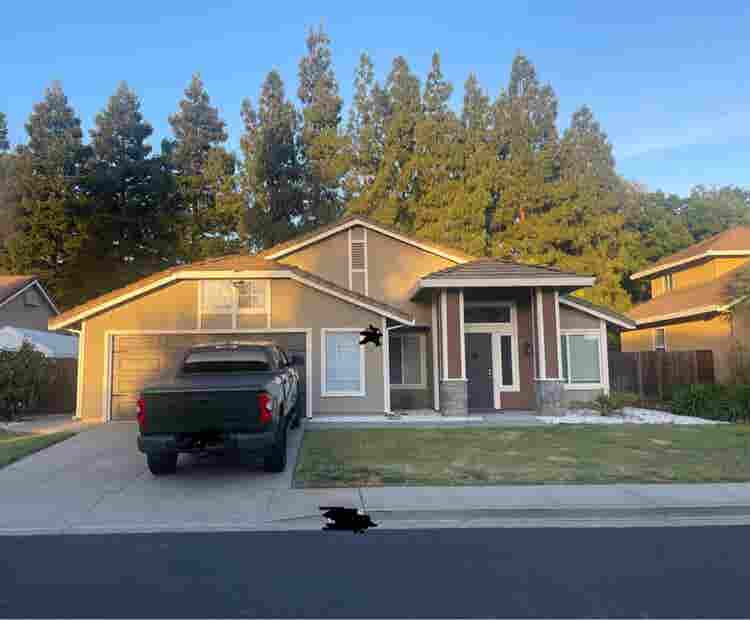 4 bedroom home with rooms for rent