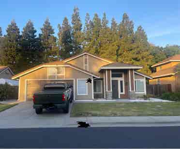 4 bedroom home with rooms for rent