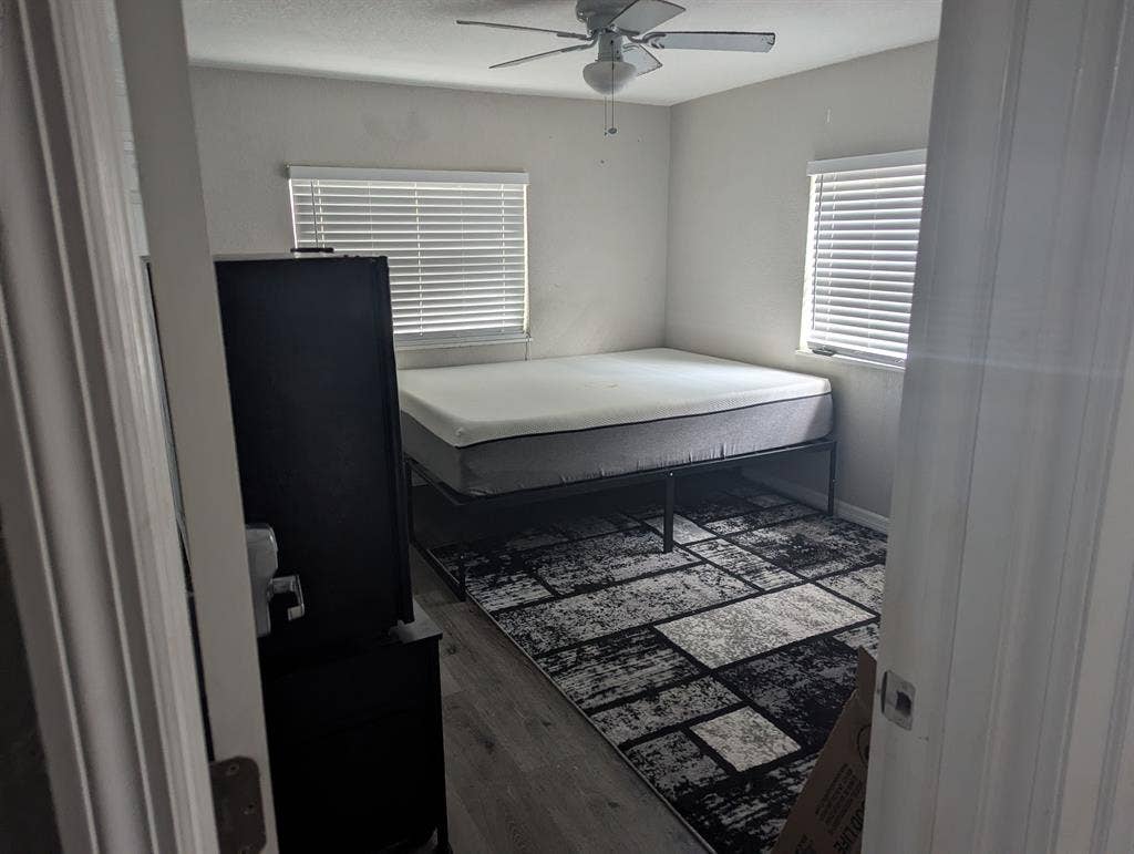 ROOM FOR RENT