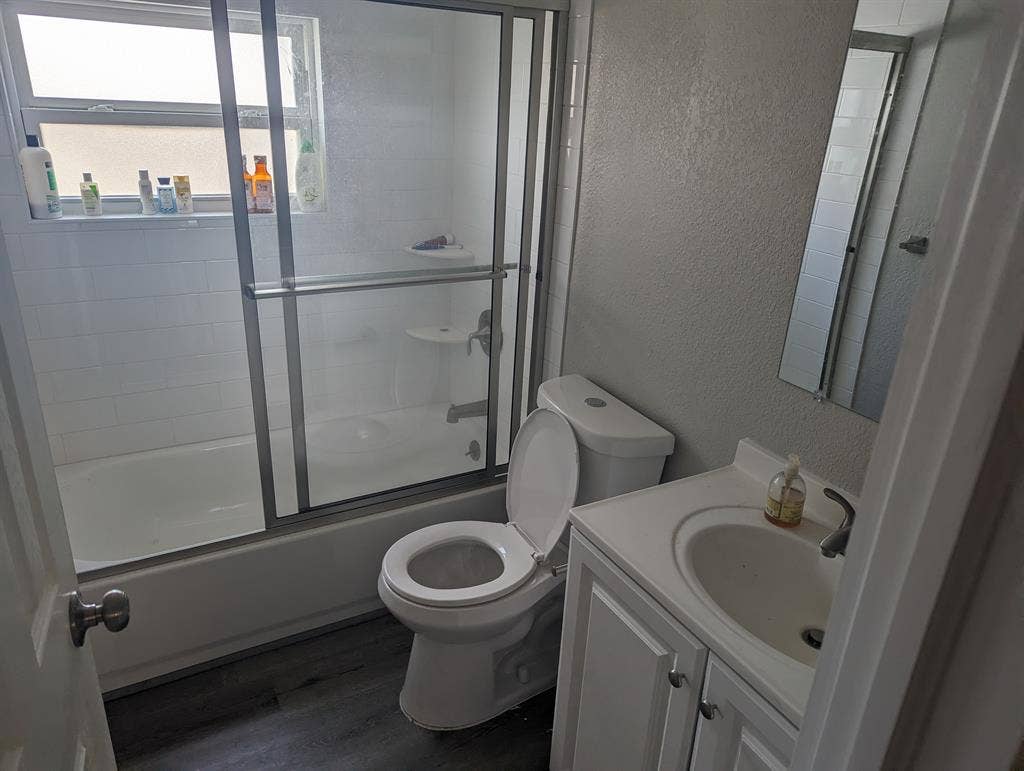 ROOM FOR RENT
