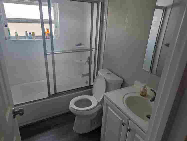 ROOM FOR RENT