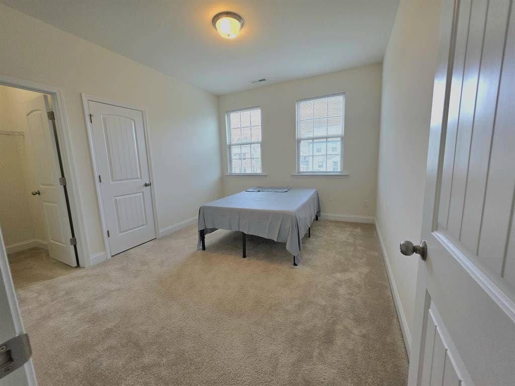 Peaceful private room for rent