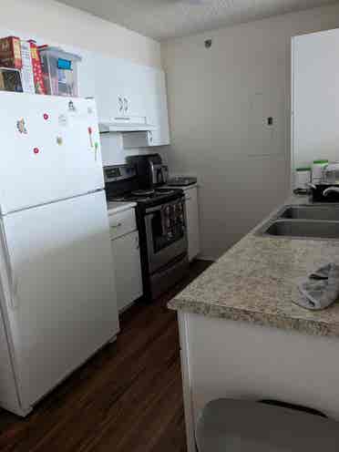 McCully/Makiki - move in June 1st