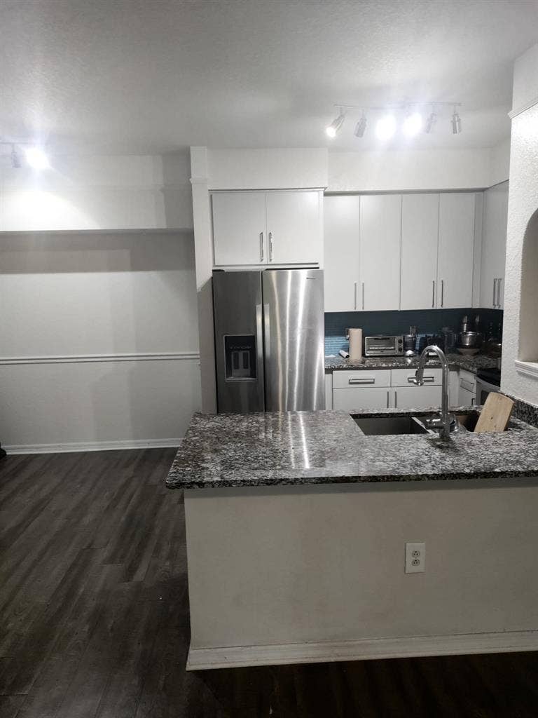 Roommate/Couple needed PrivateBathr
