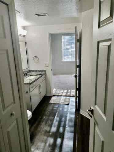 Roommate/Couple needed PrivateBathr
