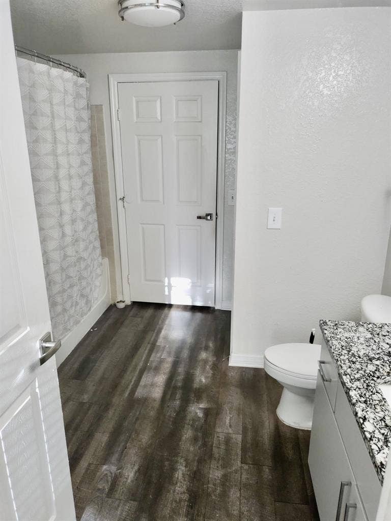 Roommate/Couple needed PrivateBathr