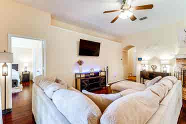 Entire house all utilities included