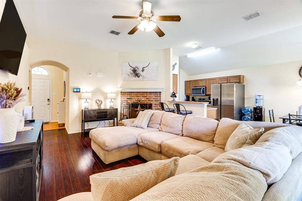 Entire house all utilities included