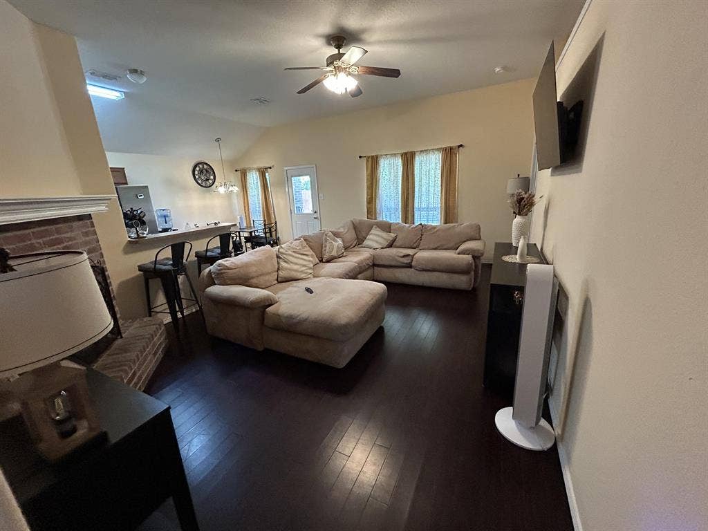 Entire house all utilities included