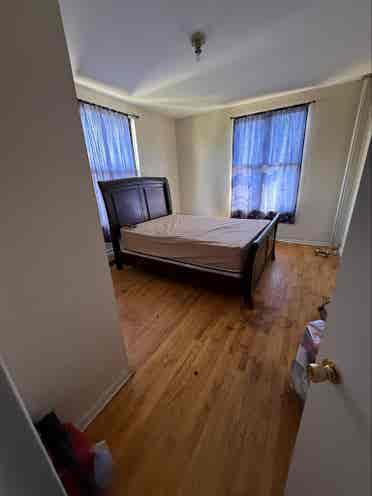 Huge Spacious Bedroom For Rent