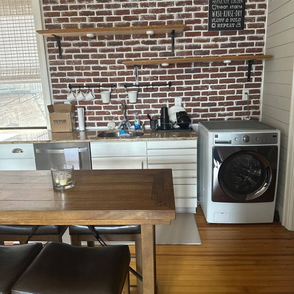 Looking for a female roommate