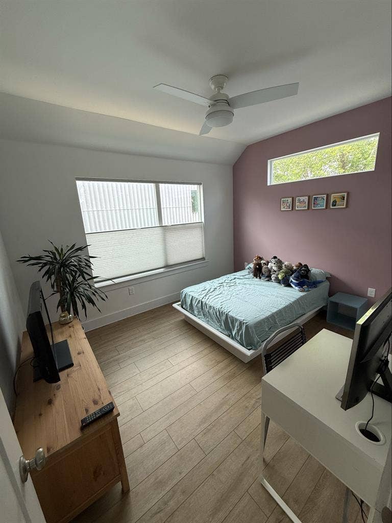 Room for rent in east Austin!