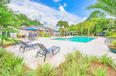West Ashley Apartment - Move in now