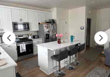 LOOKING TO SELL LEASE/SUBLET