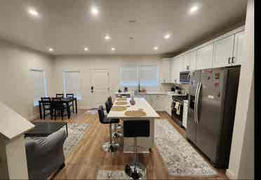 LOOKING TO SELL LEASE/SUBLET