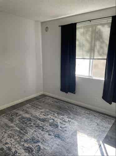 SHARE WHOLE CONDO