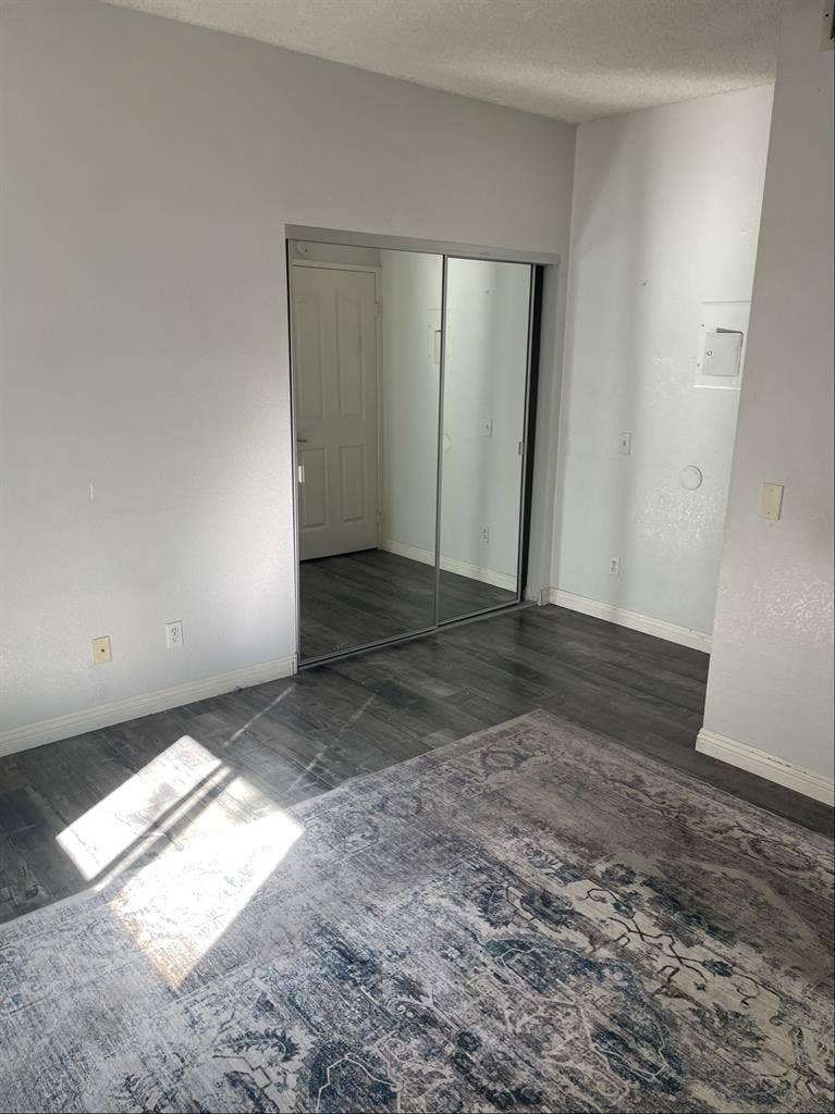 SHARE WHOLE CONDO