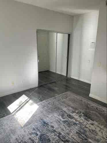 SHARE WHOLE CONDO