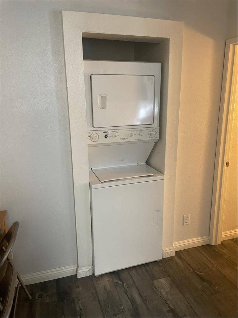 SHARE WHOLE CONDO
