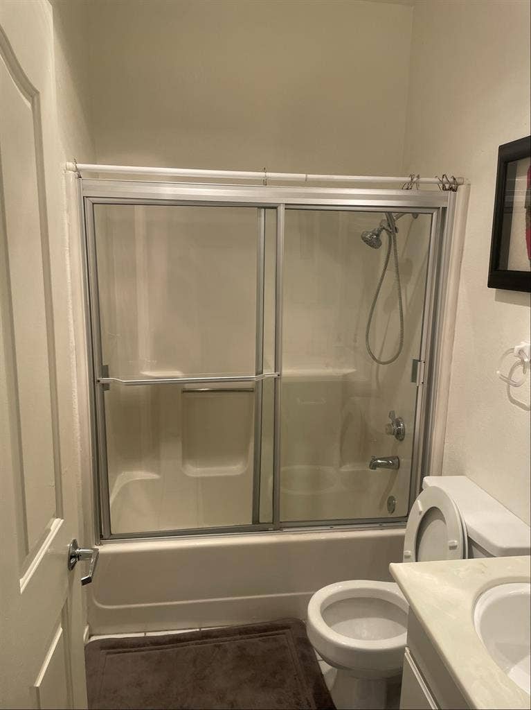 SHARE WHOLE CONDO