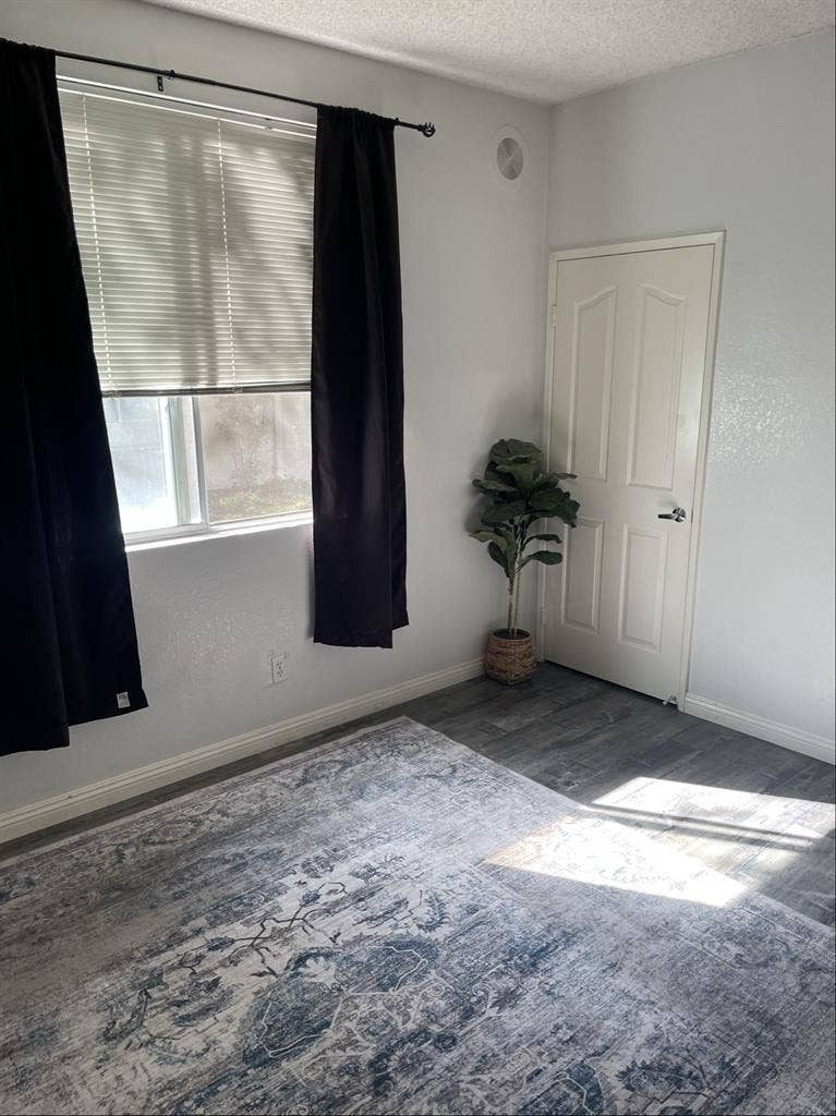 SHARE WHOLE CONDO