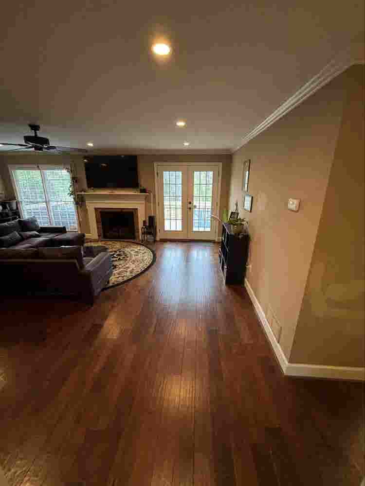 2 Roommates needed