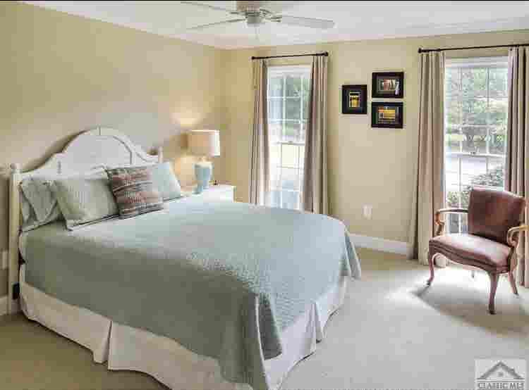 2 Roommates needed
