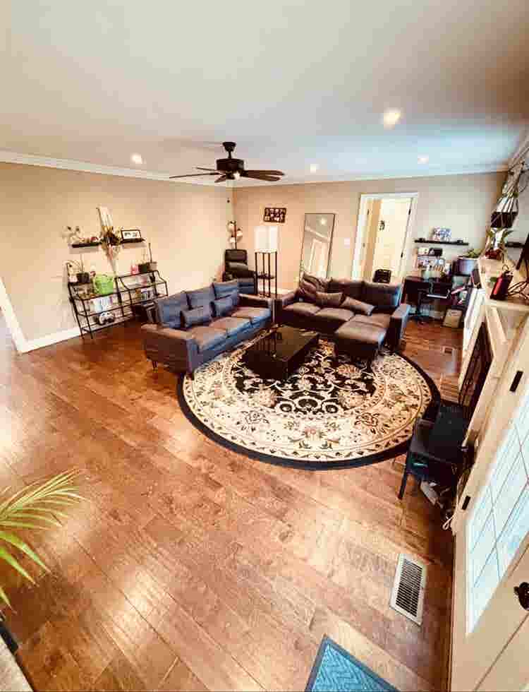 2 Roommates needed