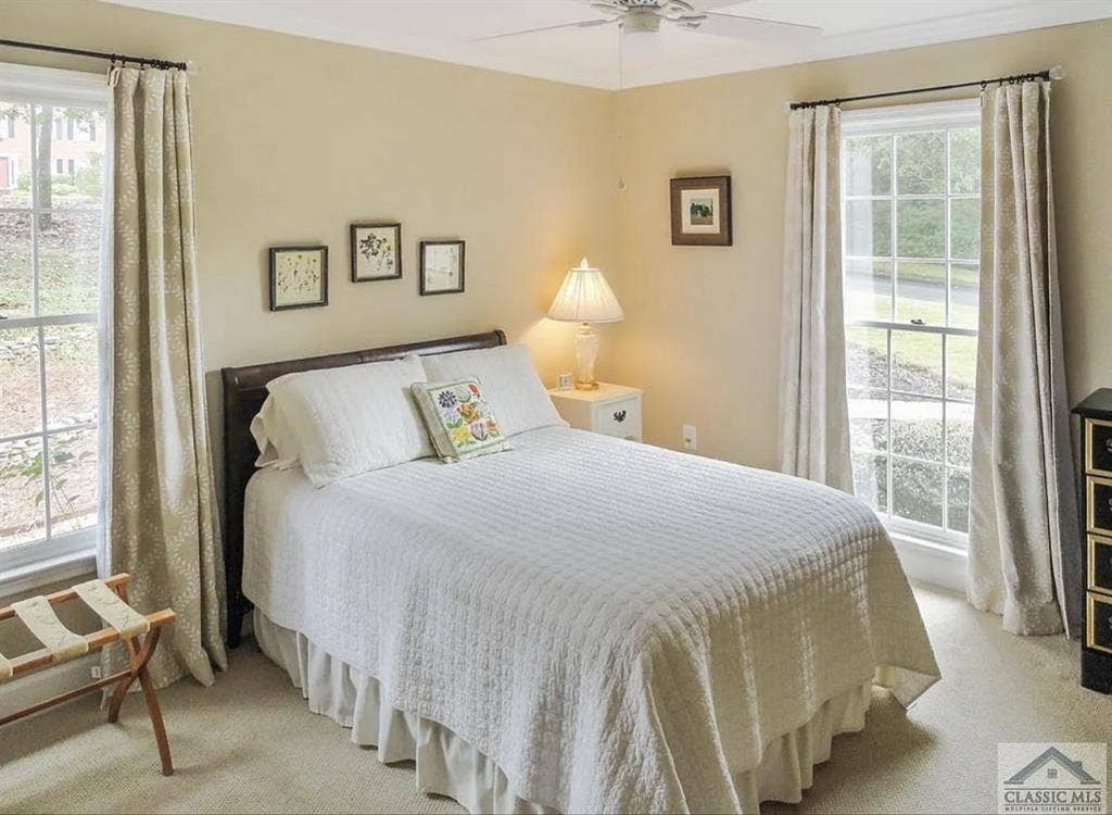 2 Roommates needed