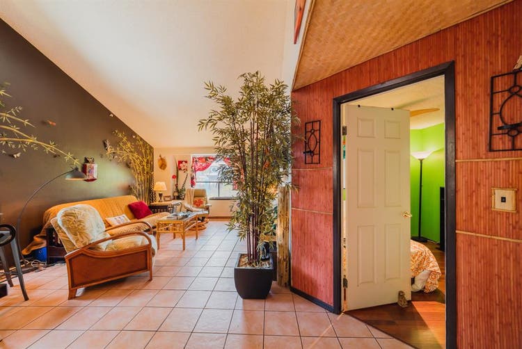 Furnished Q.Bdrm/Shared Hall Bath