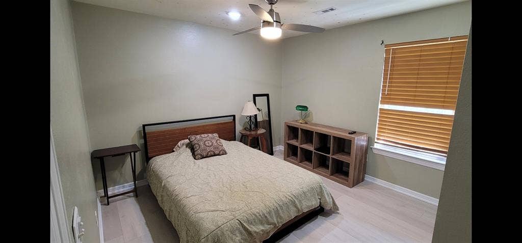 Room for rent in clean home