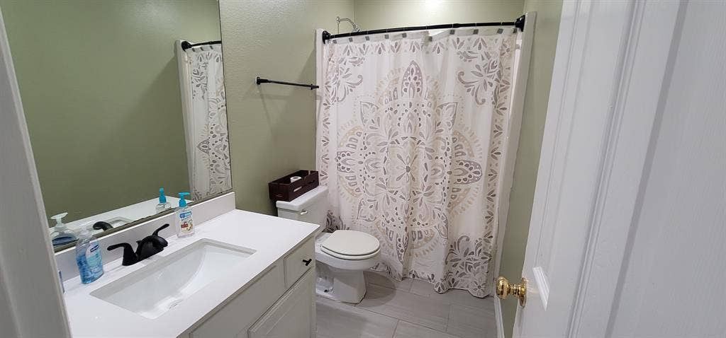 Room for rent in clean home