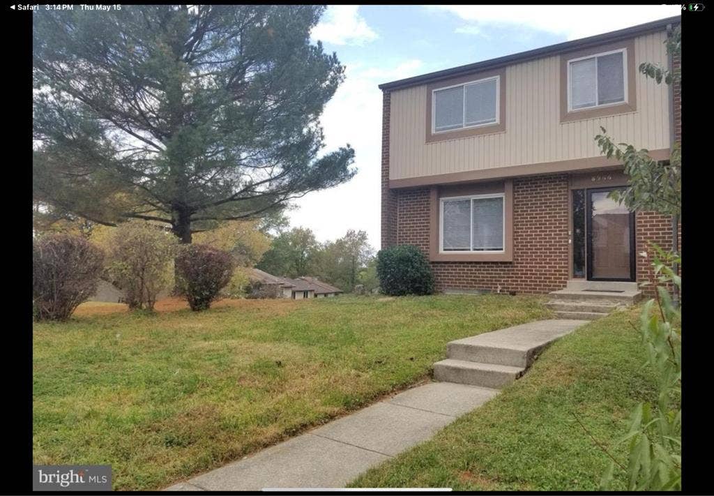 Room for rent in town home.
