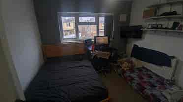 1 double bedroom near Littlemore