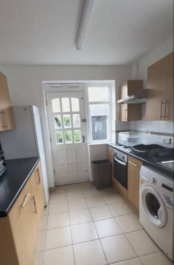 1 double bedroom near Littlemore